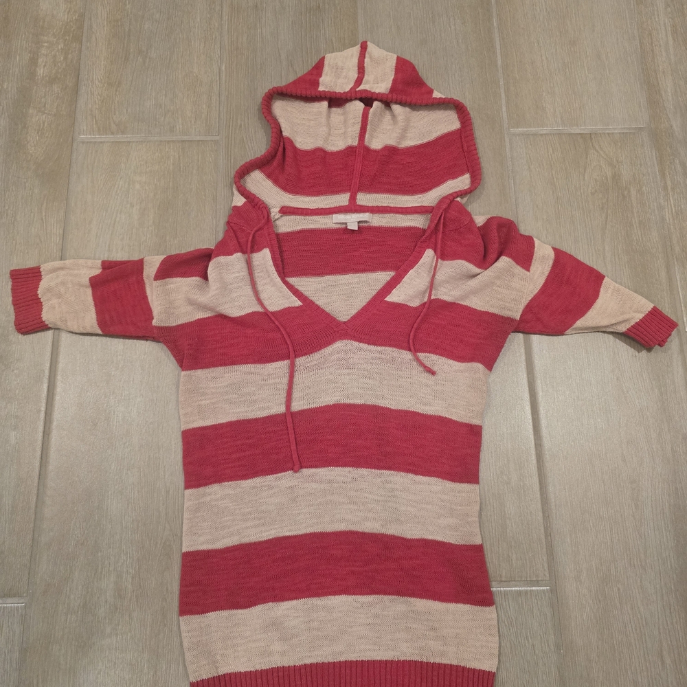 Banana Republic Red and Cream V-Neck Sweater